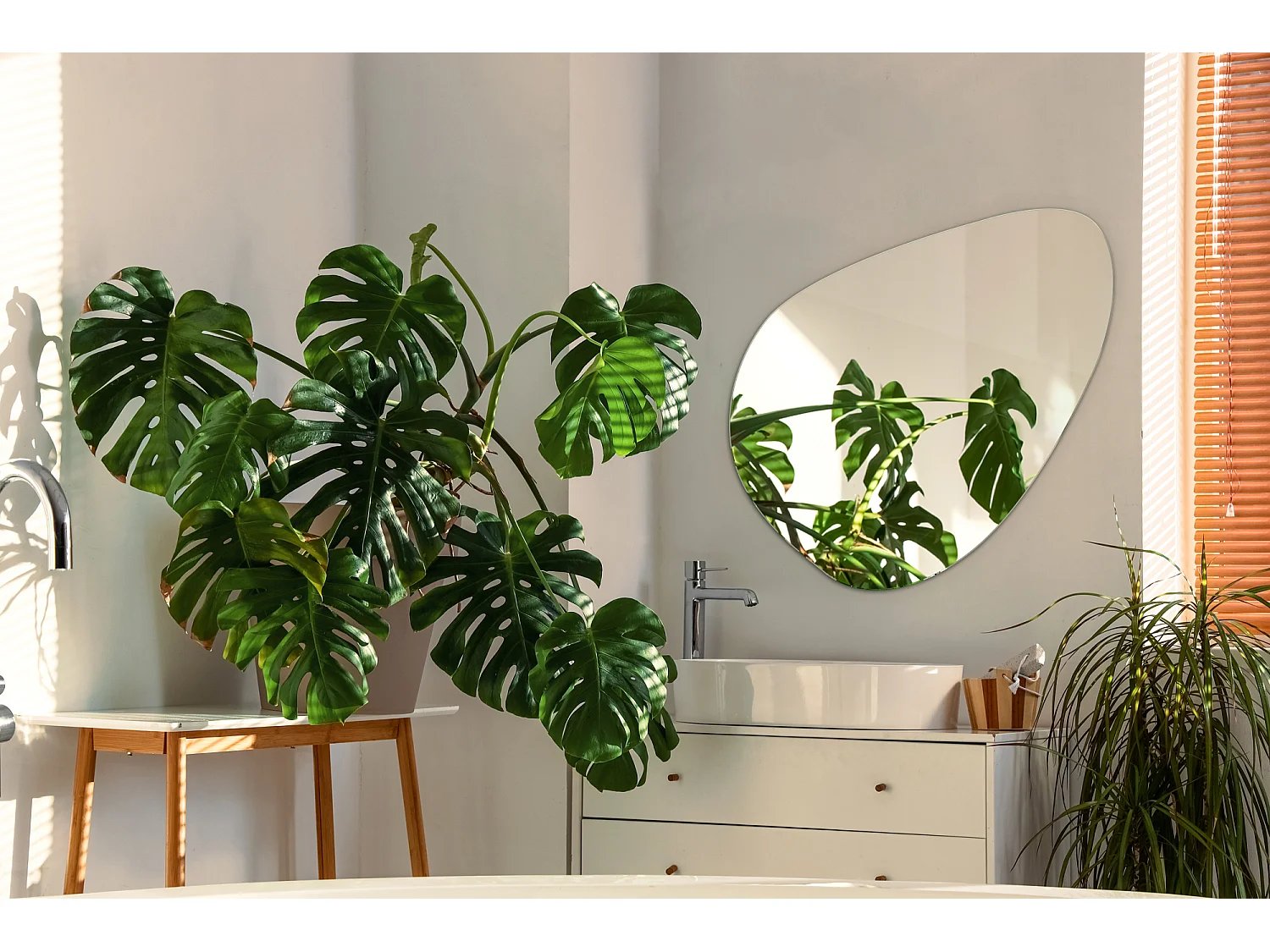 Miroir design moderne original forme organique 68x67cm artistique