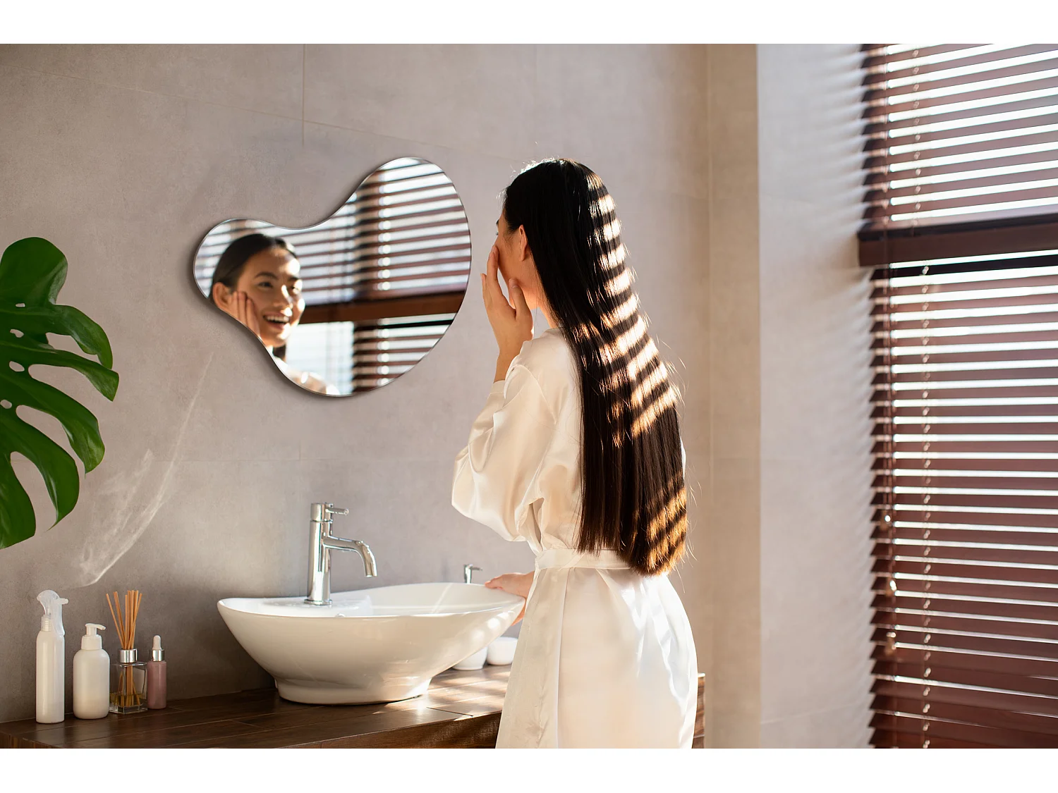 Miroir 58x58cm fantaisie de forme organique irrégulière unique