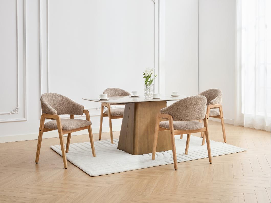 Lot de 2 chaises avec accoudoirs en tissu bouclette et bois d'hévéa - Taupe et naturel - SOLUNA