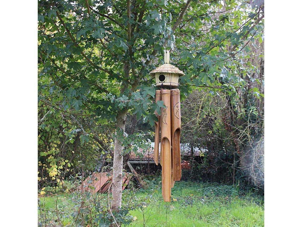 Carillon en bois avec cabane
