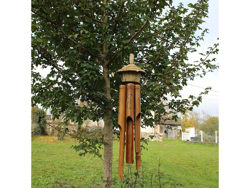 Carillon en bois avec cabane