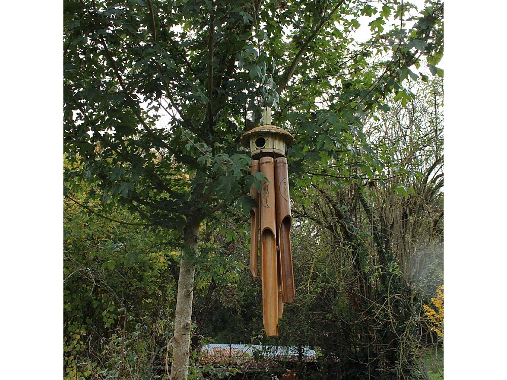 Carillon en bois avec cabane