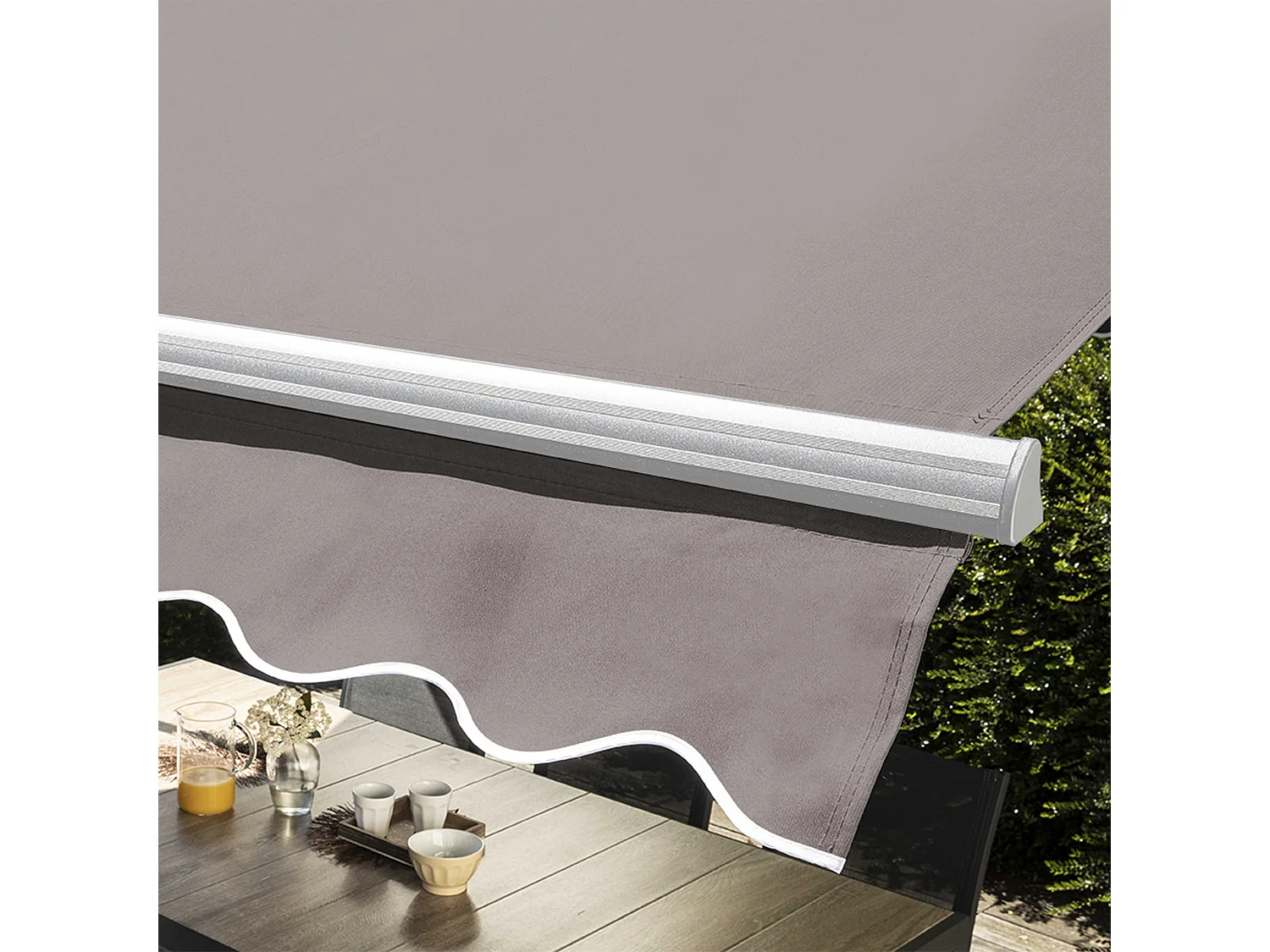 Dubbel hellend opslag met een 3x4m taupe kist