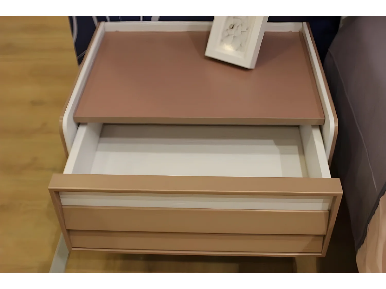 Kinderzimmer Set Jugendzimmer Bett Nachttisch Modern Set Bett (2-tlg)