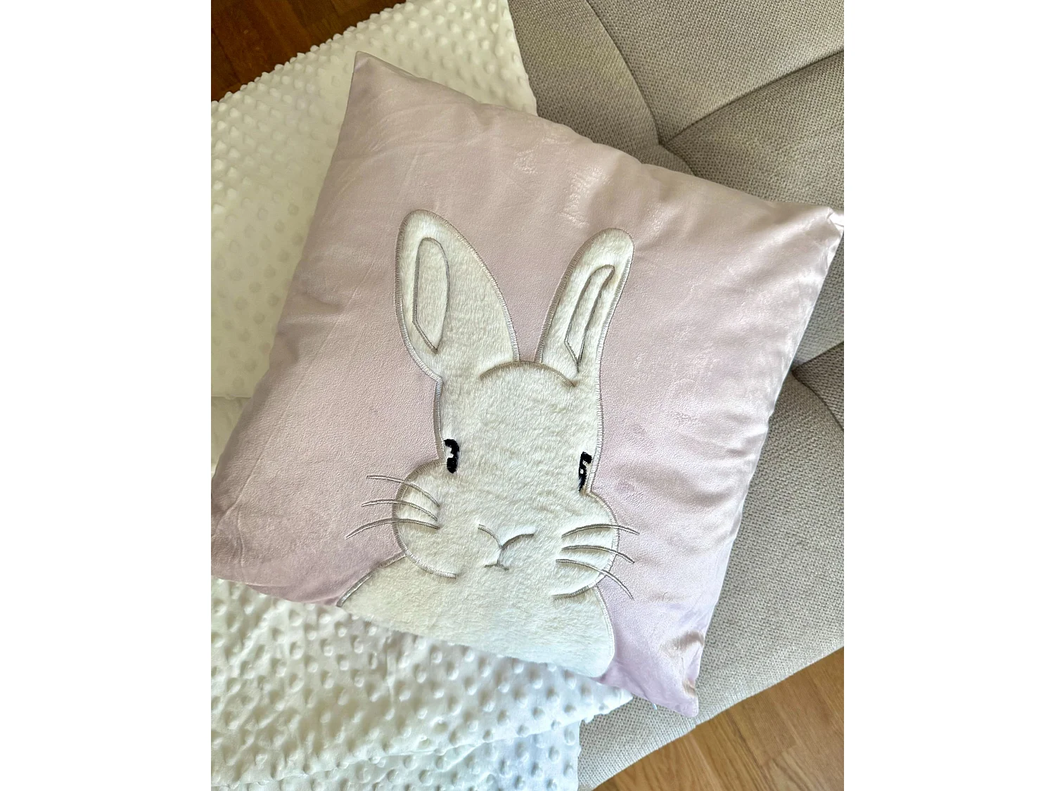 Lot de 2 coussins décoratifs avec motif lapin brodé 45 x 45 cm en velours rose IBERIS
