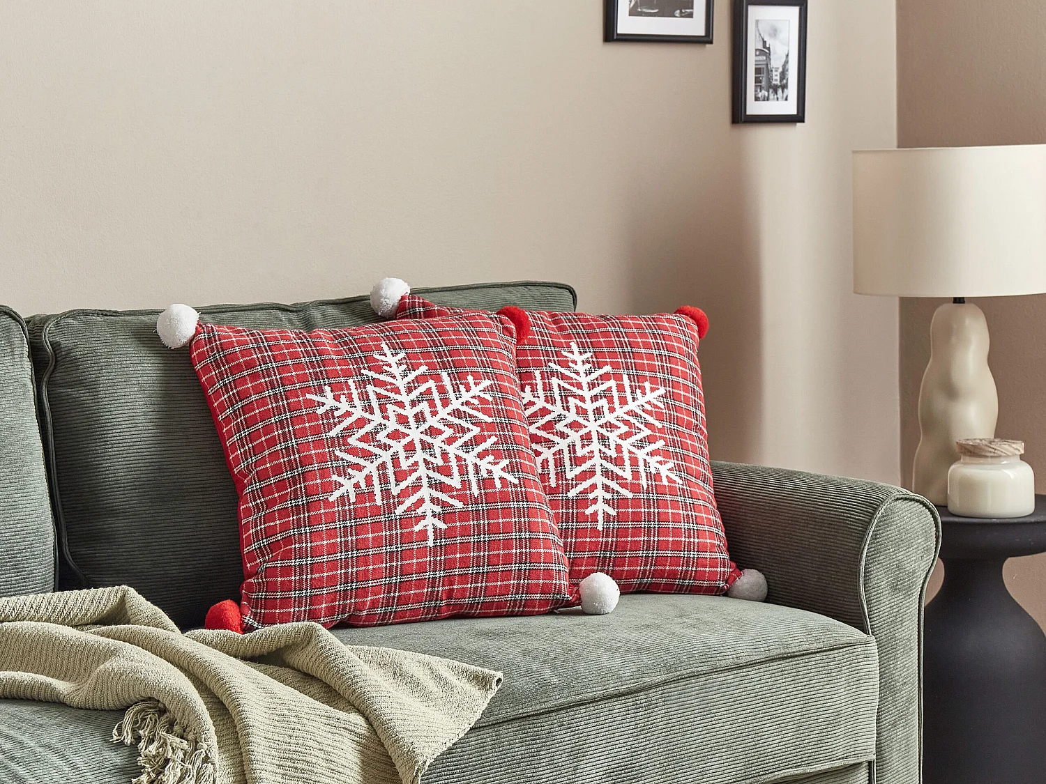 Lot de 2 coussins décoratifs LONICERA 45 x 45 cm Rouge Motif de Noël