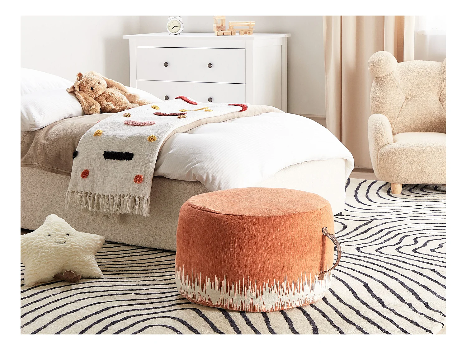 Pouf aus Baumwolle orange / weiß 50 x 30 cm mit Griff handgefertigter Hocker Kawai