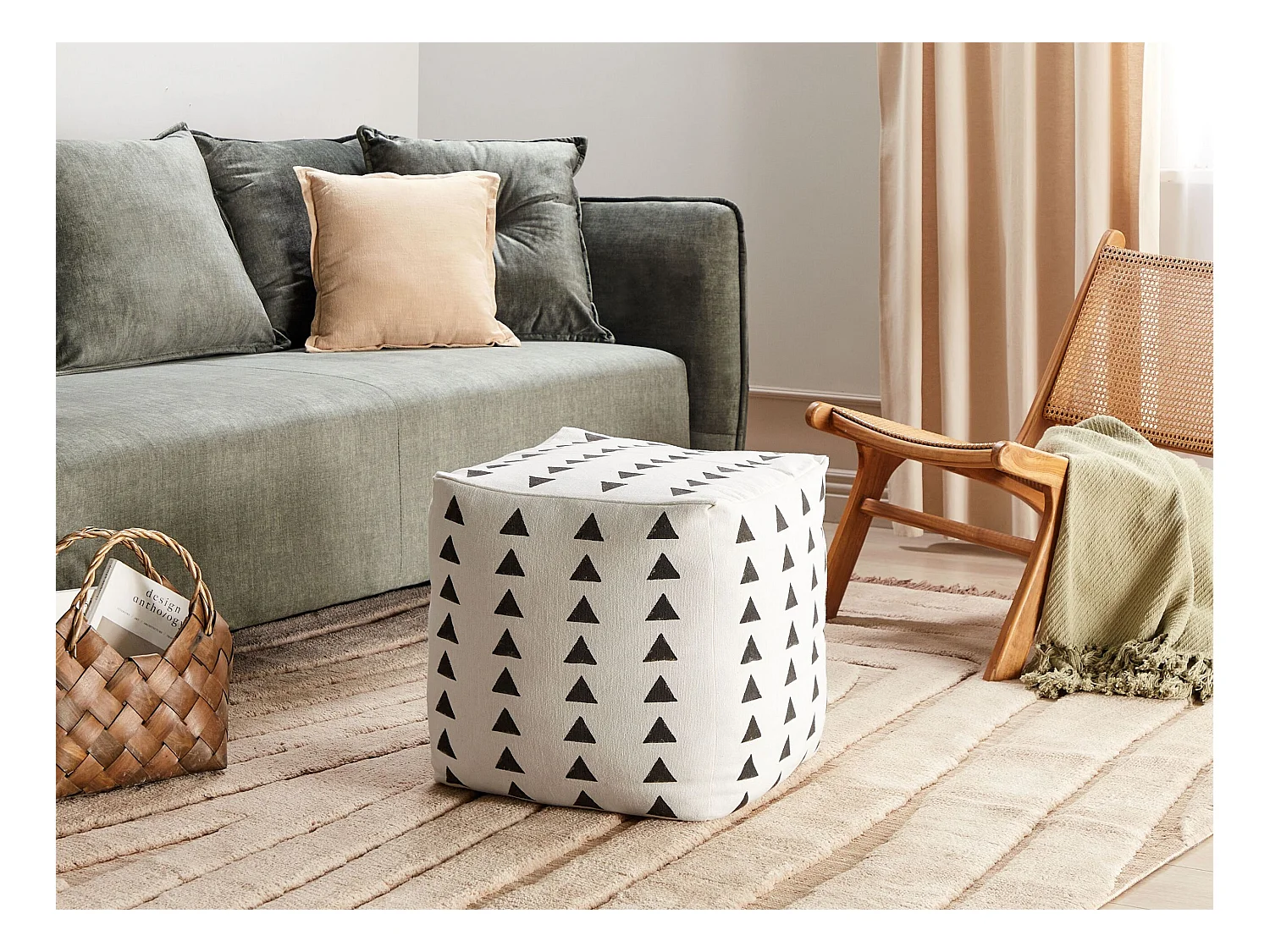 Pouf aus Baumwolle Boho Stil dekorativ handgearbeitet geometrisches Muster weiß und schwarz Tarodi