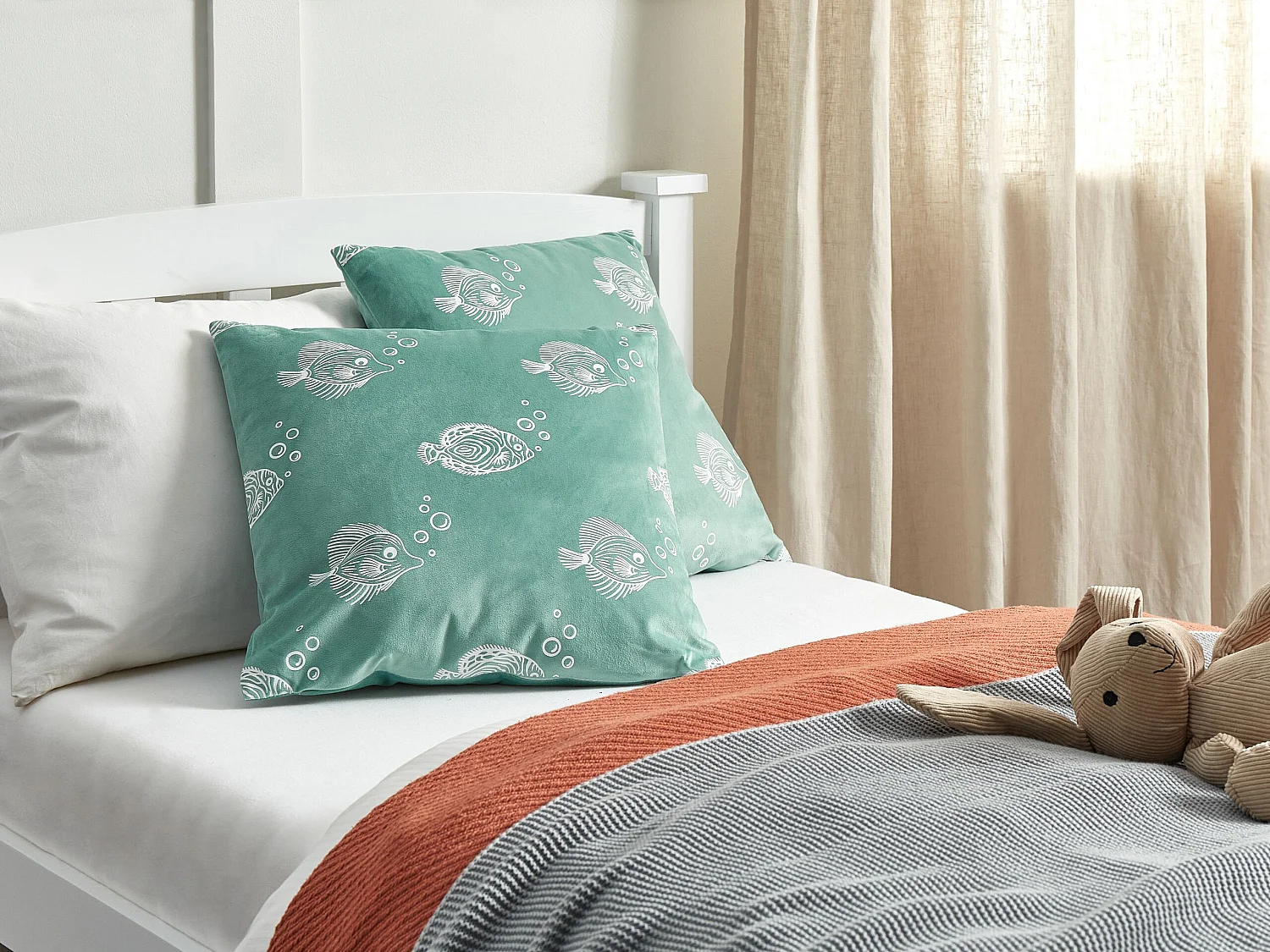 Lot de 2 coussins décoratifs avec motif poissons 45 x 45 cm en velours vert SOLIDAGO