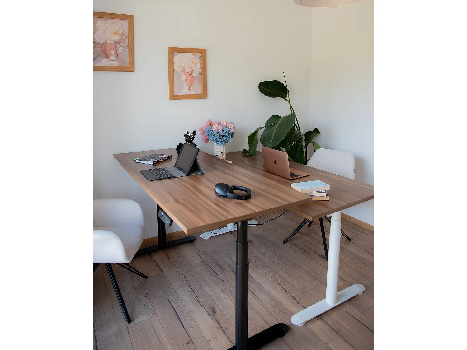 Bureau électrique à hauteur réglable 160 x 72 cm bois foncé et noir DESTINAS