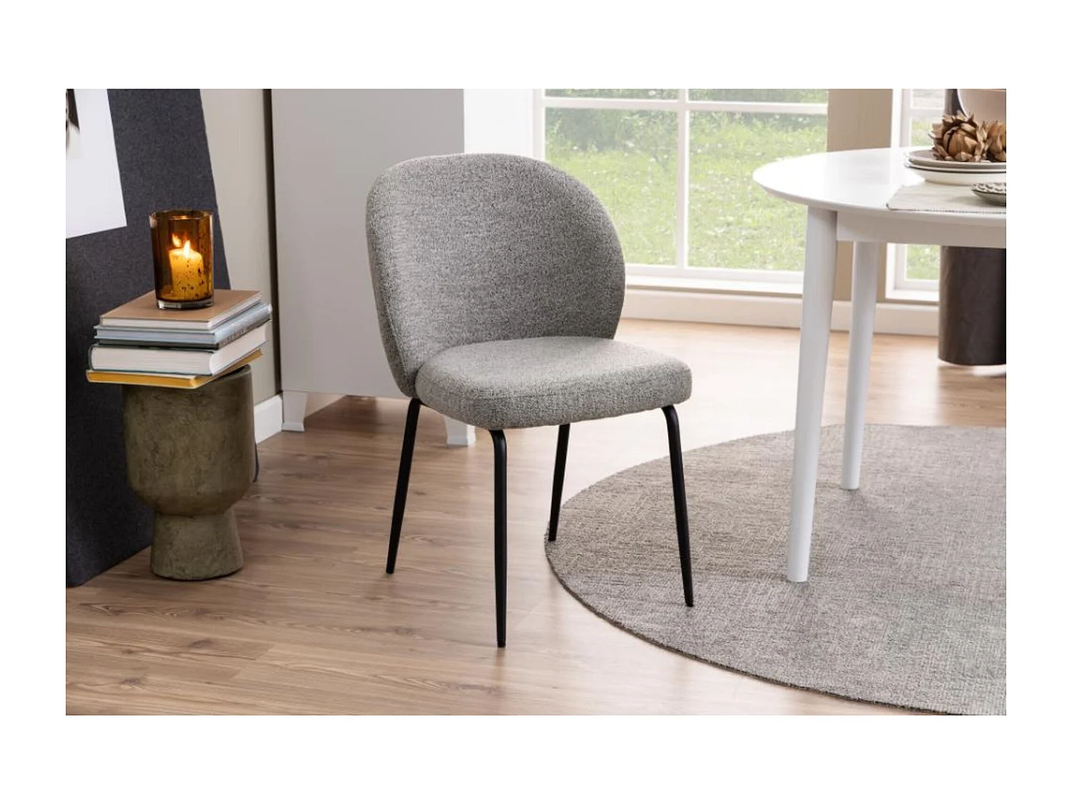 Chaise scandinave bouclette et pieds en métal noir (lot de 2) - PAMELA