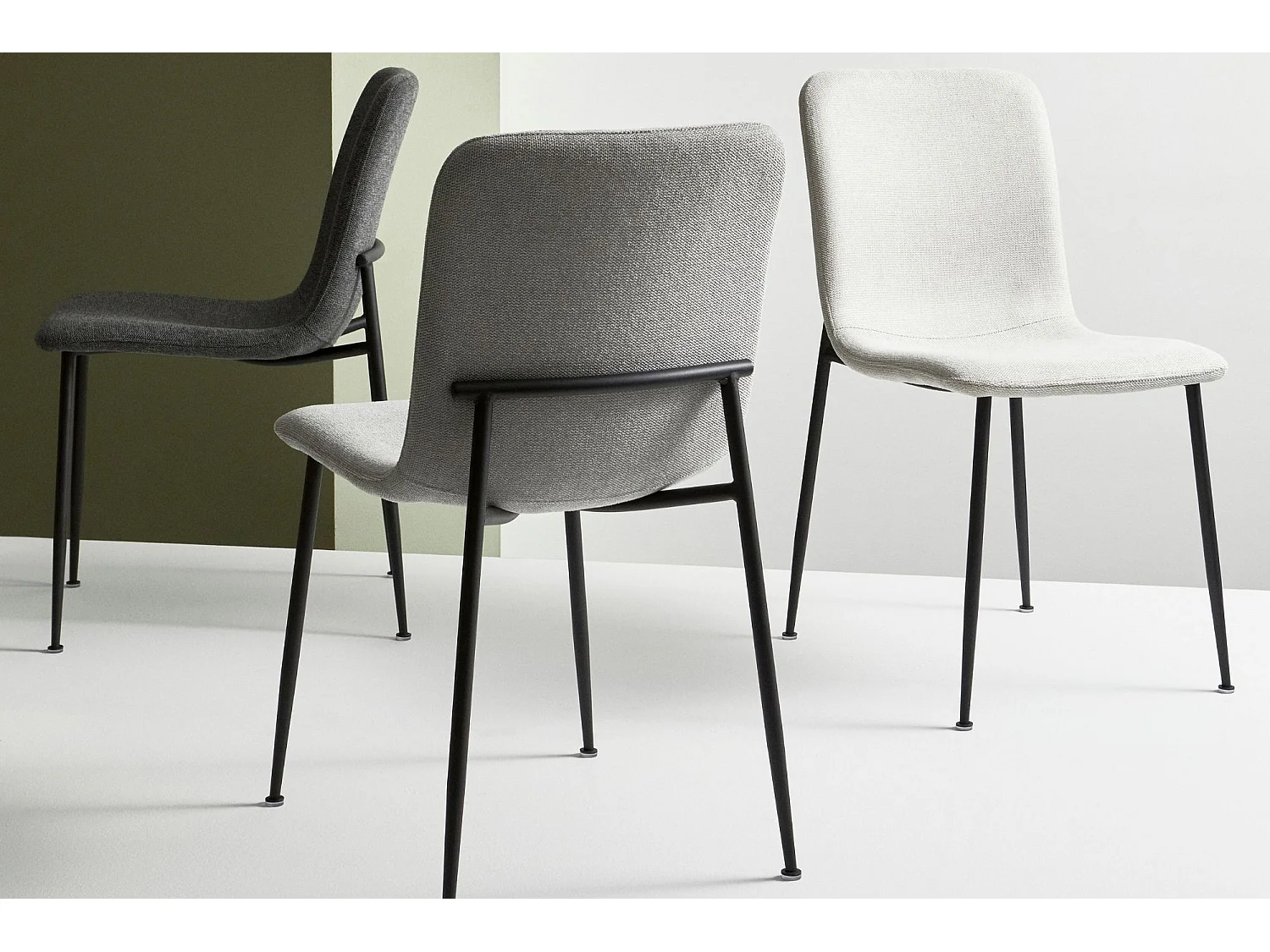 Chaises design en tissu et pieds en métal noir (lot de 4) - BREDA