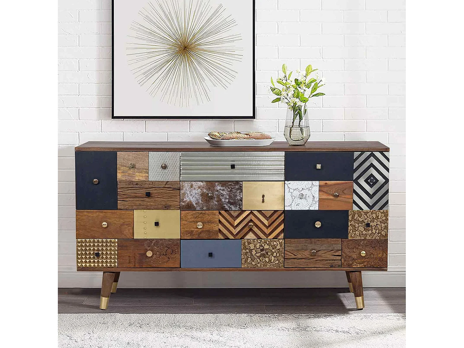 Meuble d'entrée multi-matériaux peau de vache bois sculpté | Manguier Terranova