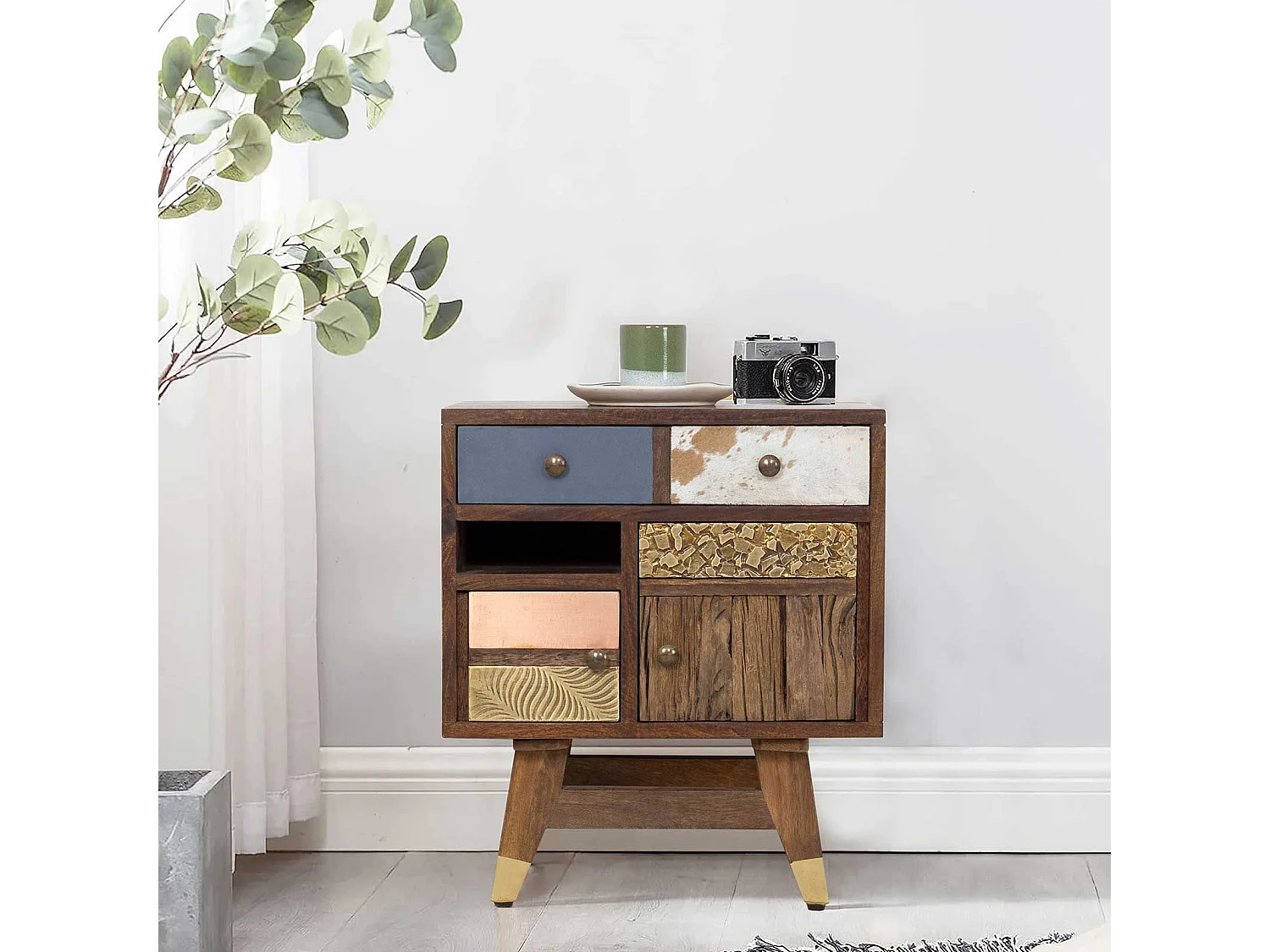 Chevet multi-matériaux peau de vache bois sculpté | Manguier Terranova