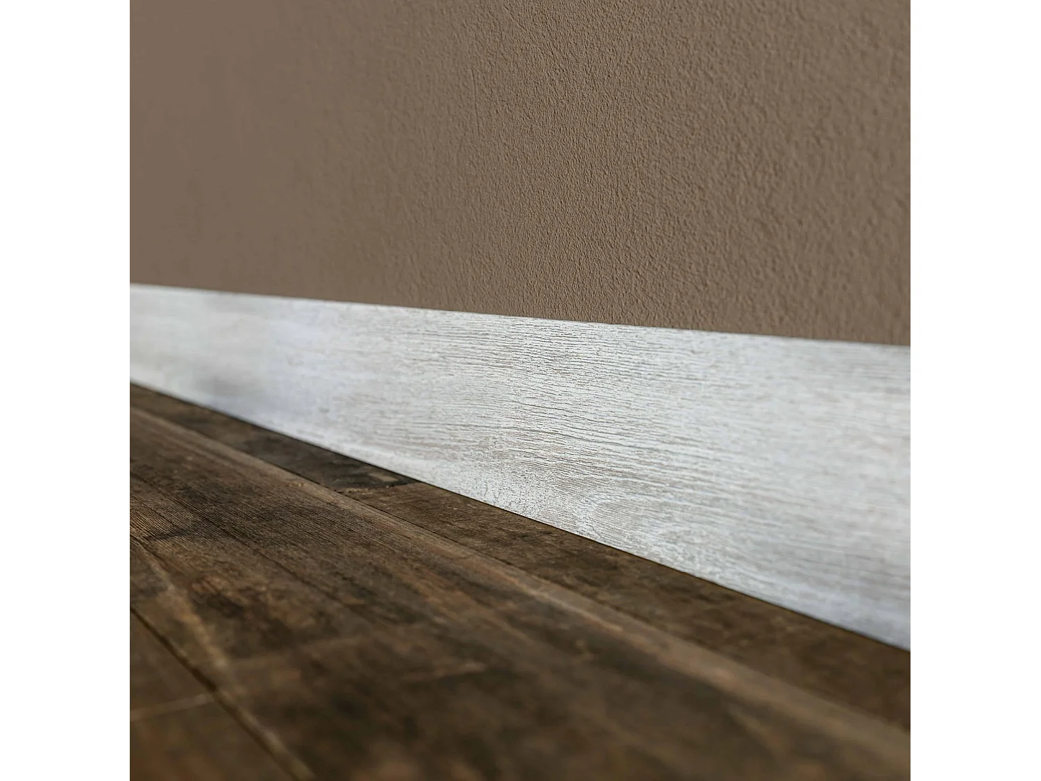 Plinthe PVC à Lèvre - Chêne Veiné - 1 m