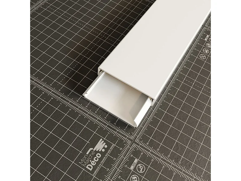 Goulotte TV Cache-Câble Carrée PVC - L. 2 m - Blanc