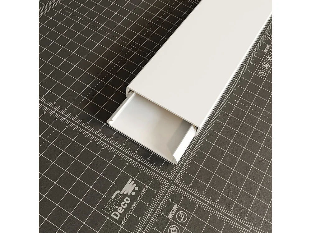 Goulotte TV Cache-Câble Carrée PVC - L. 2 m - Blanc