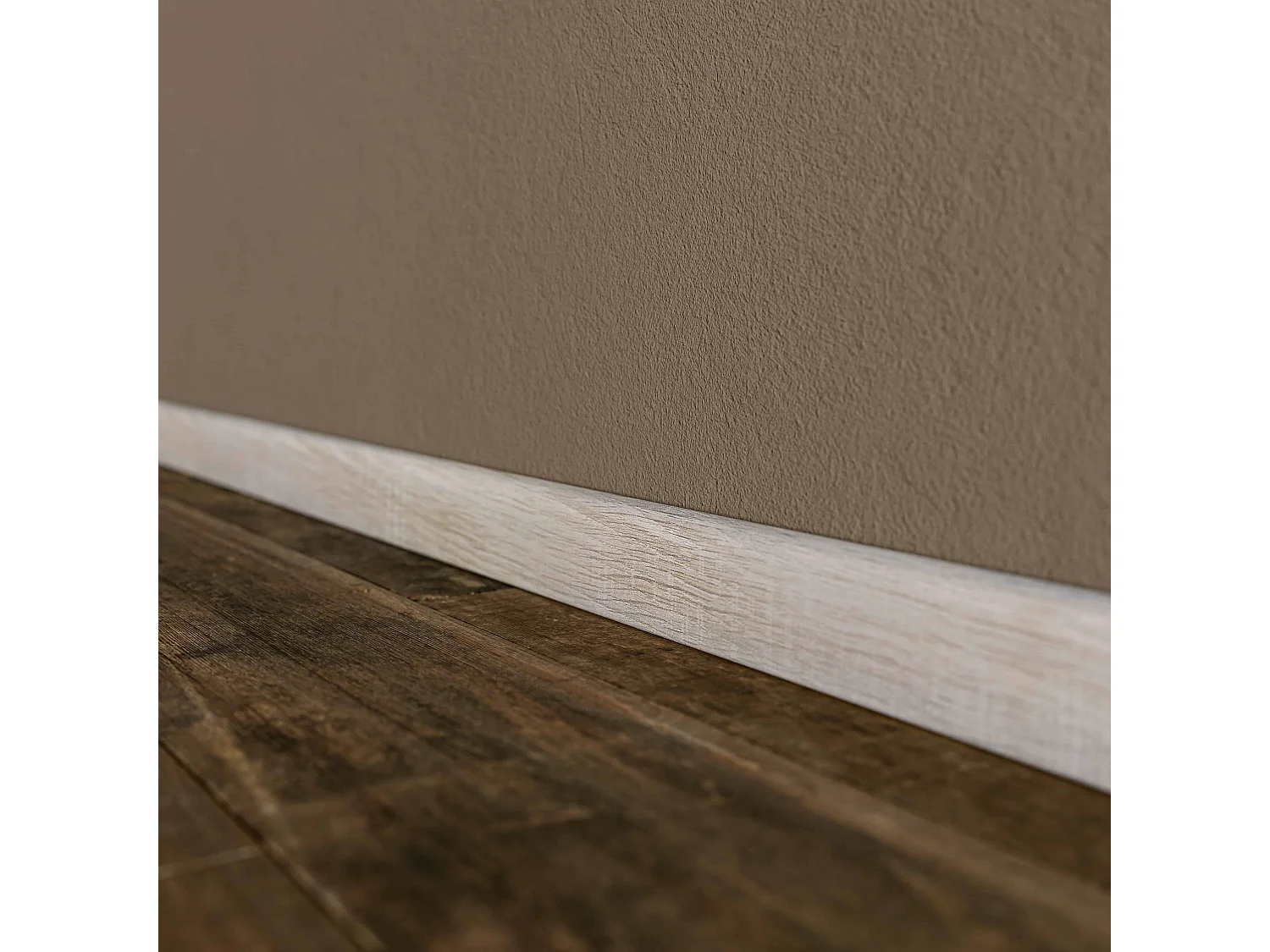 Plinthe Passe-Câble PVC 50 mm - Chêne Naturel - 1 m