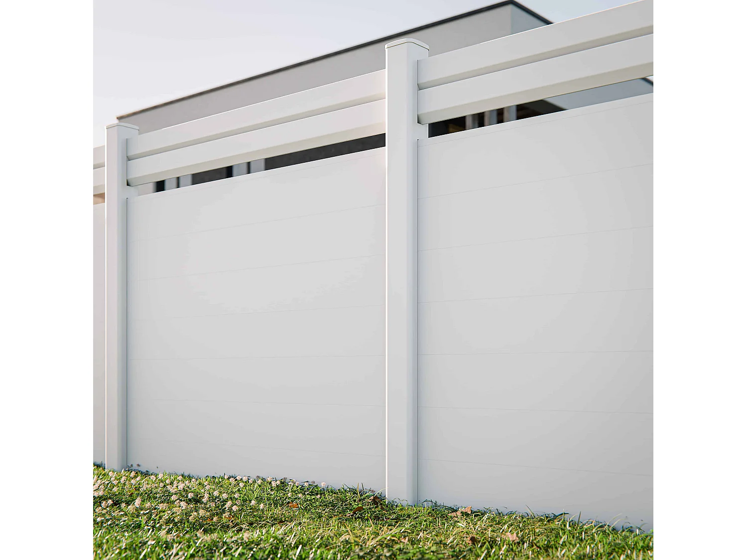 Kit Clôture PRO PVC Blanc H. 180 cm x L. 5.70 m - 2 Lisses claire-voie + 7 Soubassements