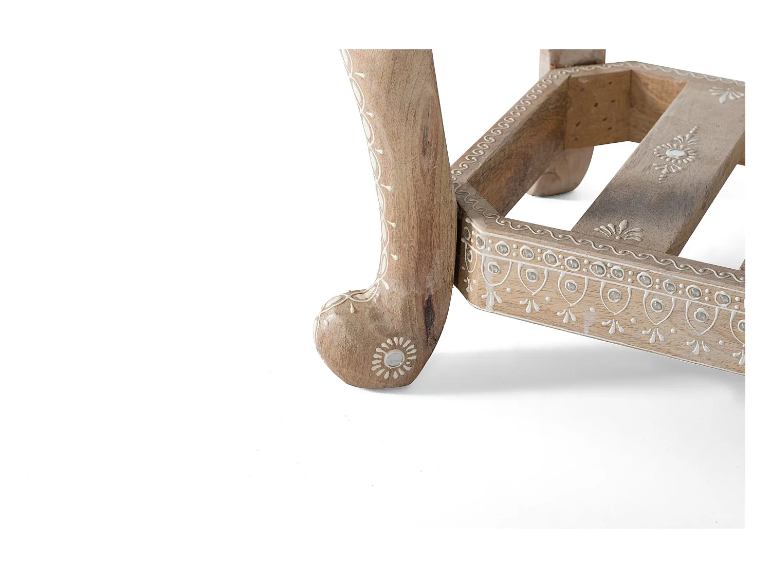 Ławka z drewna mango i wielokolorowa tkanina patchworkowa