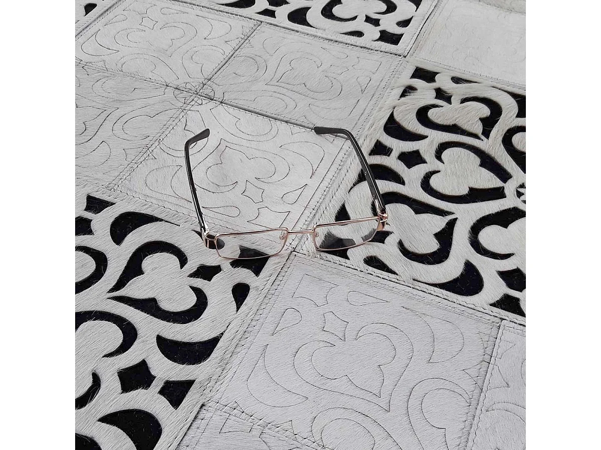 Tapis peau de vache 80x150 kilim fait main noir