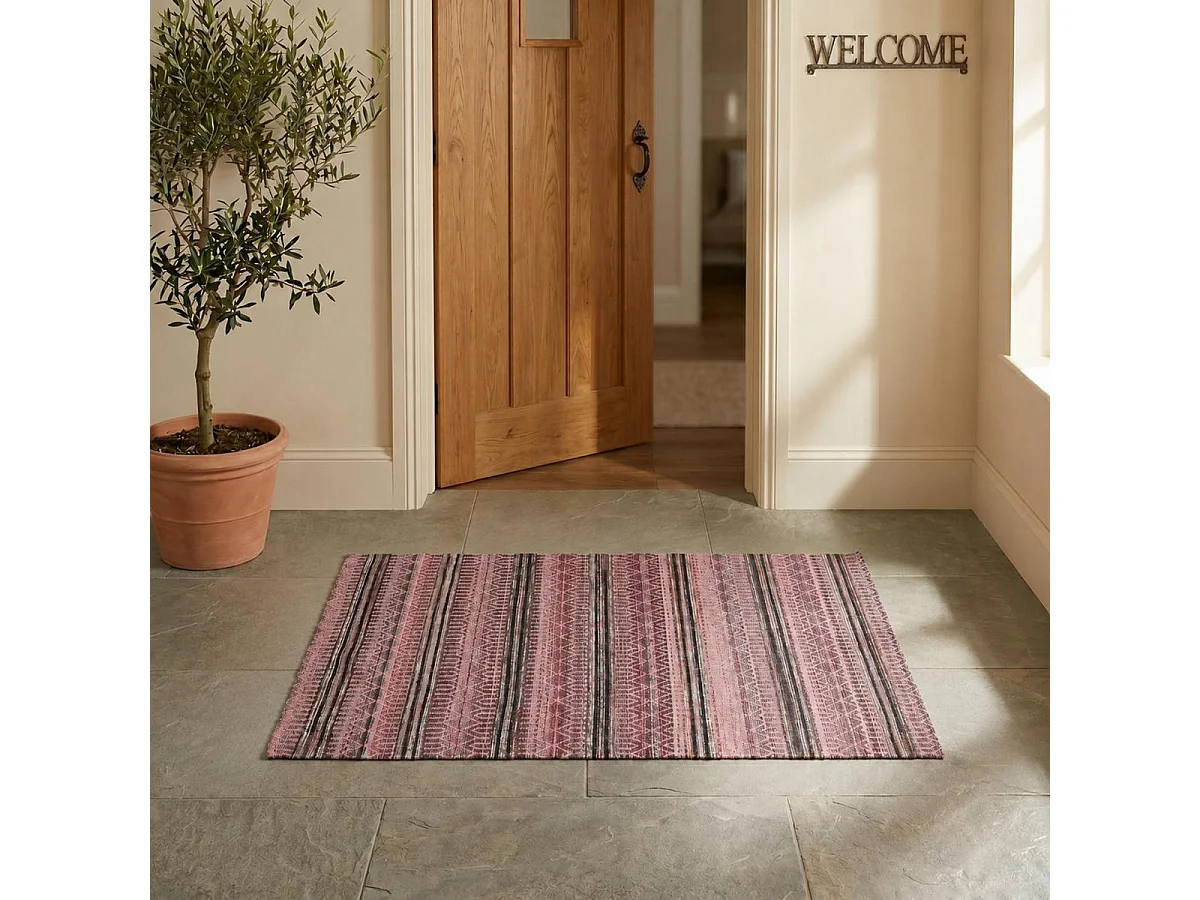 alfombra de entrada 50x80 hecha a mano rectangular rosa con motivos étnicos VORELA