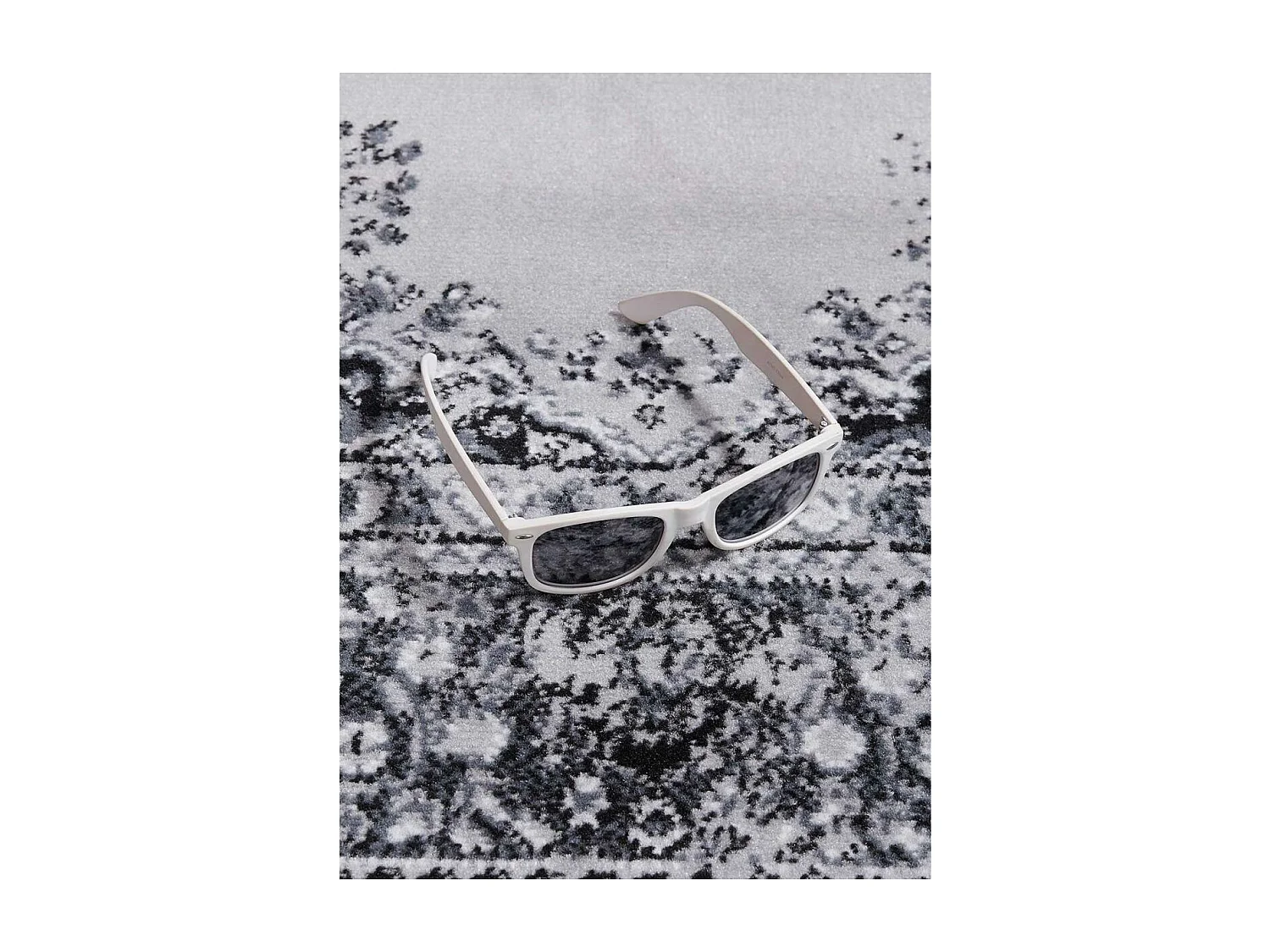 Tapis oriental 160x230 rectangle noir tissé motif ethnique LYN1 VINTOR