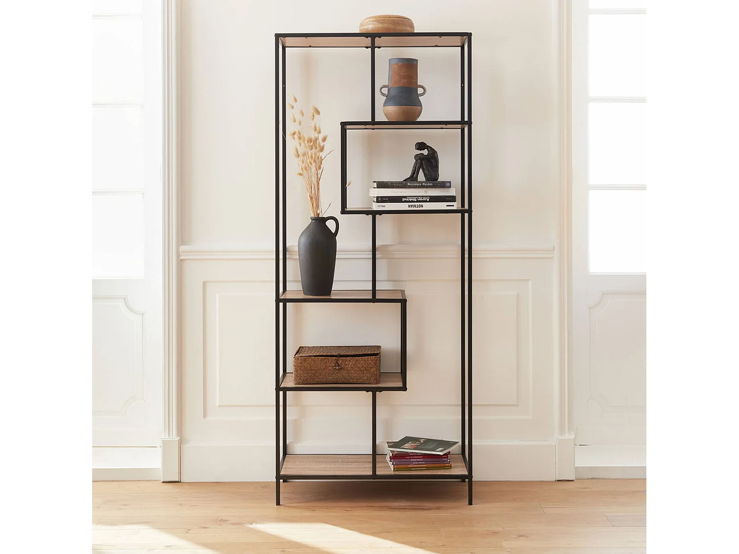 Etagère en métal noir et décor bois - Loft - bibliothèque 6 niveaux. L 77 x l 33 x H 185cm
