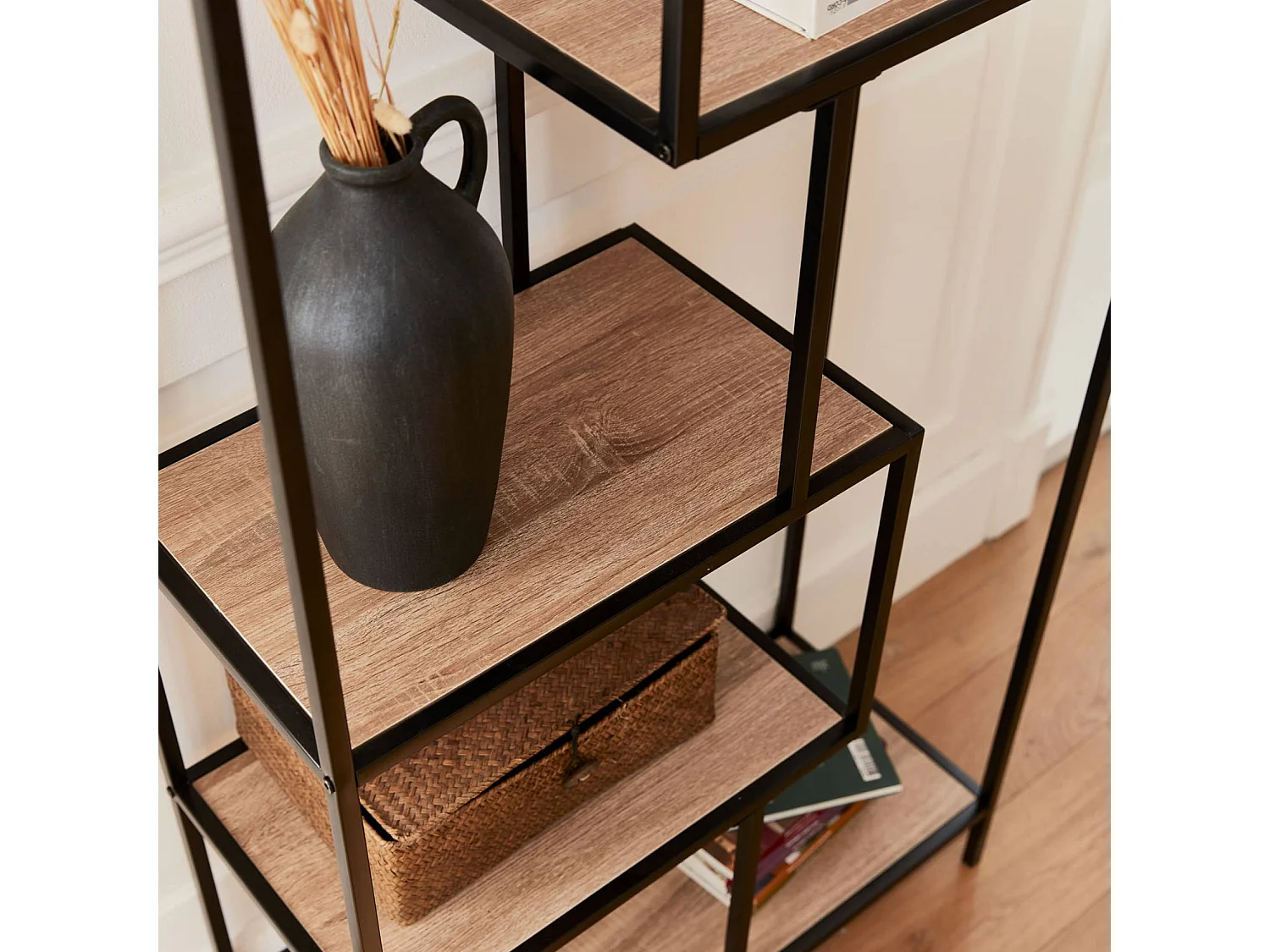 Etagère en métal noir et décor bois - Loft - bibliothèque 6 niveaux. L 77 x l 33 x H 185cm