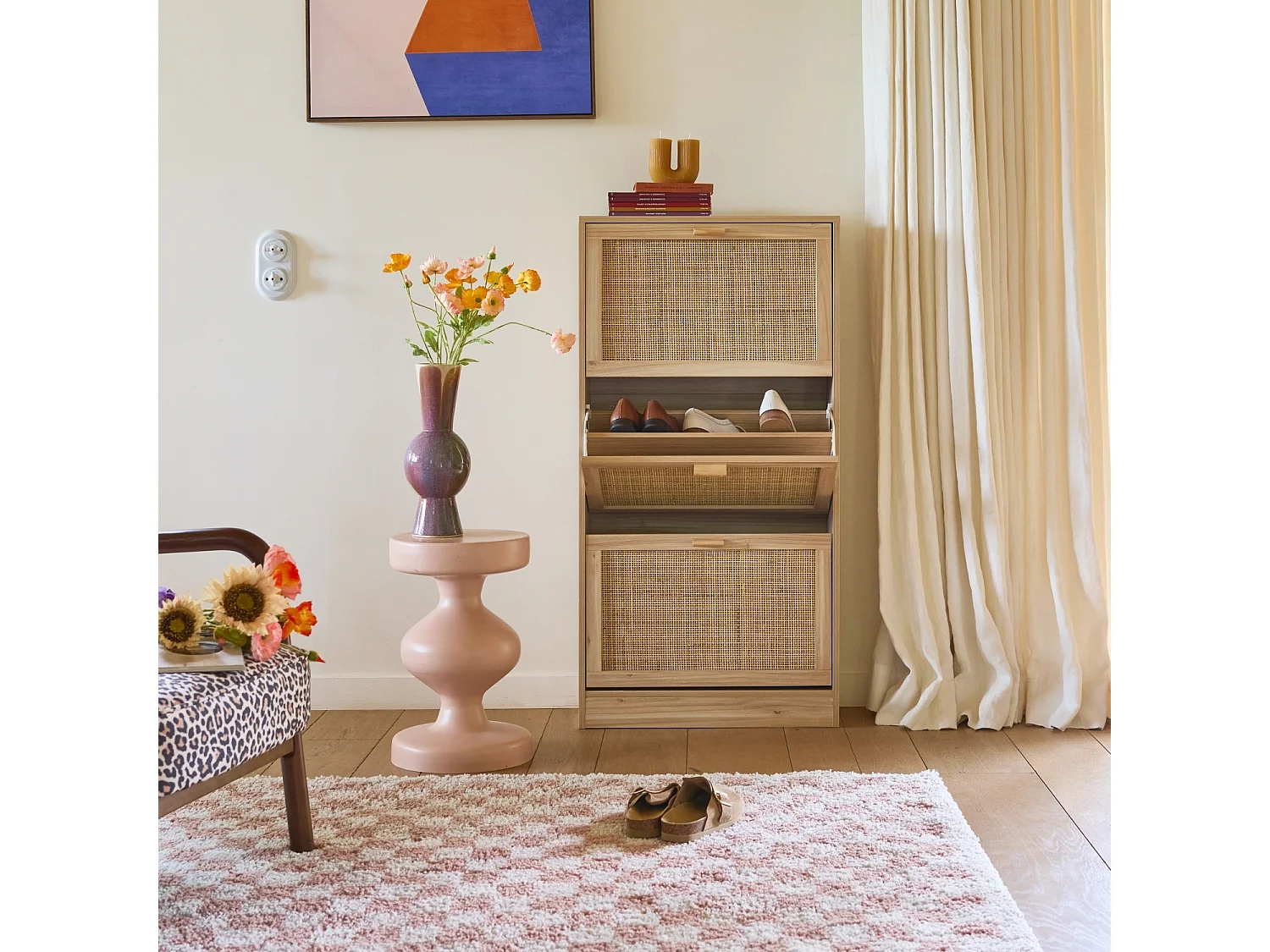 Scarpiera con decoro in canna e legno a 3 ante, marrone naturale