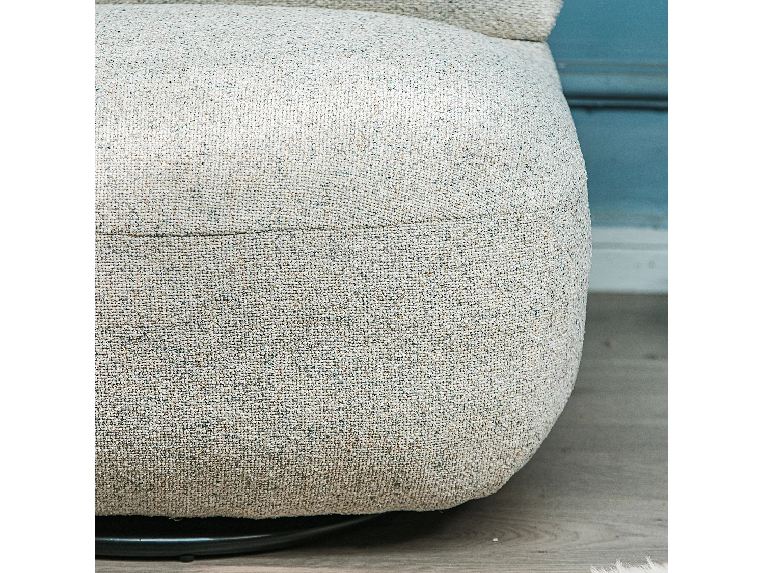 Fauteuil de salon pivotant en tissu gris