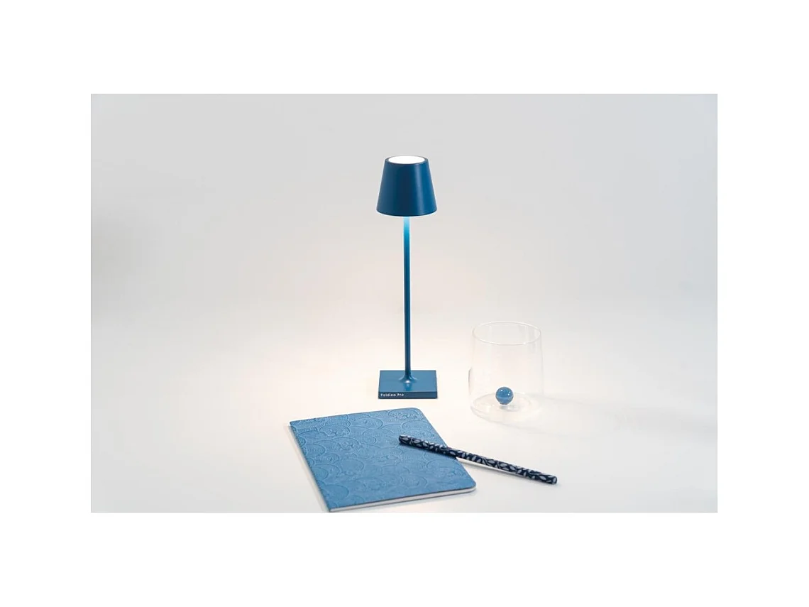 Lámpara de mesa LED recargable y regulable Poldina Pro Micro Blue Capri con batería de hasta 12 horas