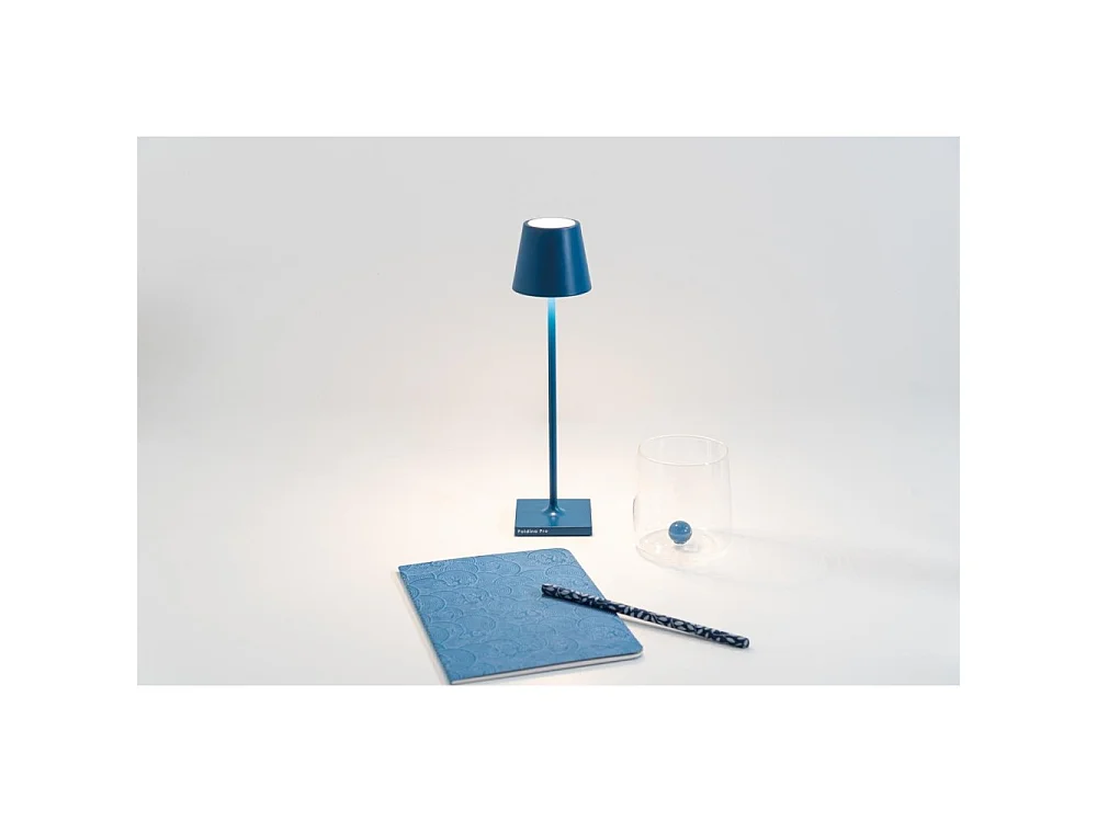 Lampe de table LED Poldina Pro Micro Blu Capri, rechargeable et dimmable avec une autonomie jusqu'à 12 heures