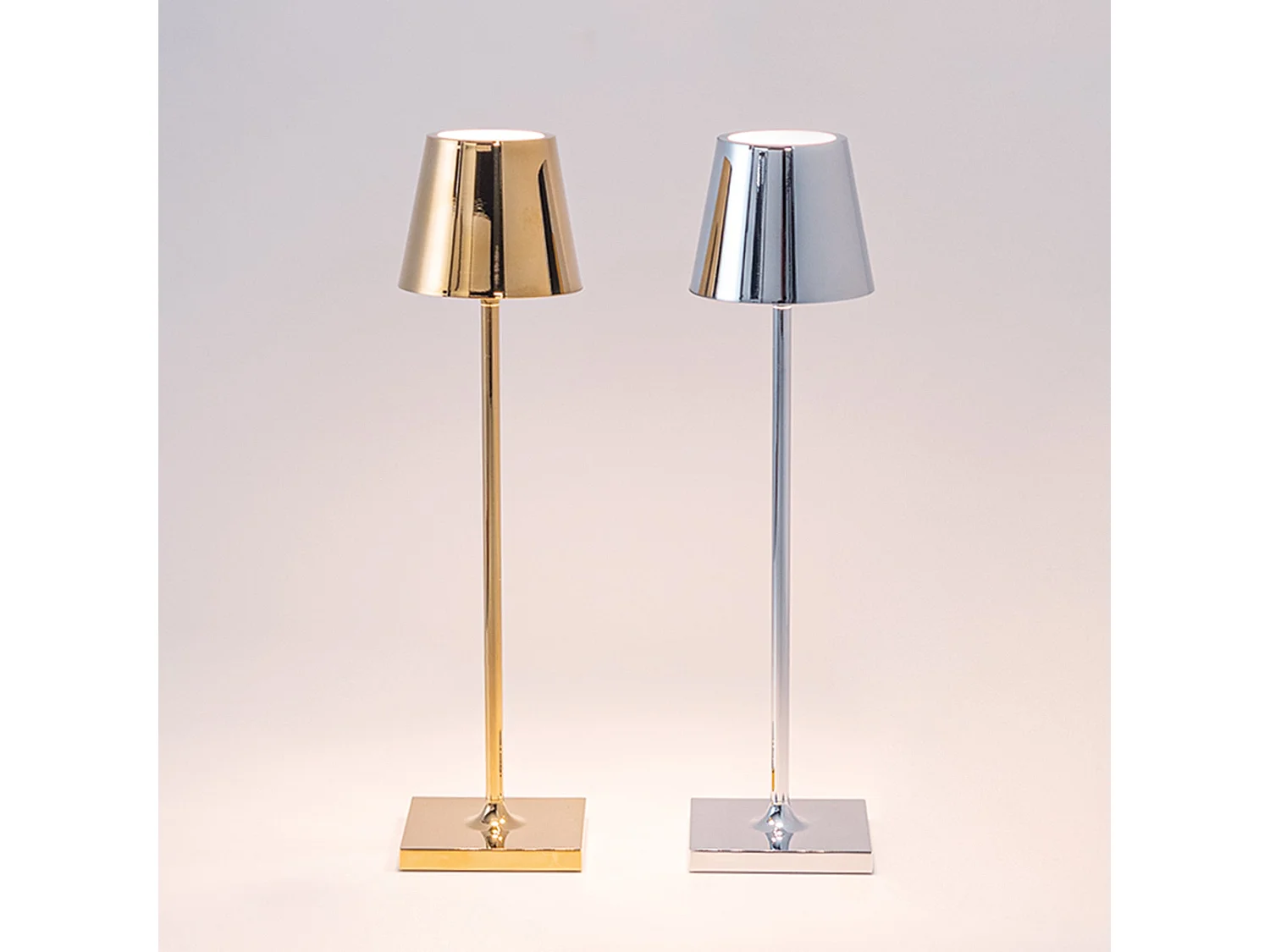 Lampe de table LED Poldina Pro Micro Chrome Poli, rechargeable et dimmable avec une autonomie allant jusqu'à 12 heures