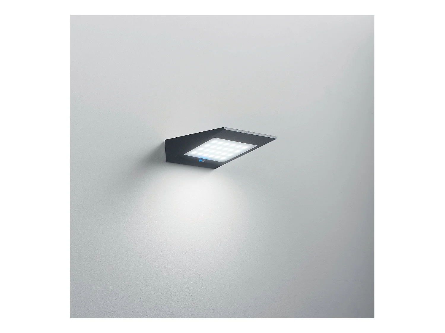 Solar LED wandlamp 2,2W op batterijen met fotovoltaïsche IP54 donkergrijs
