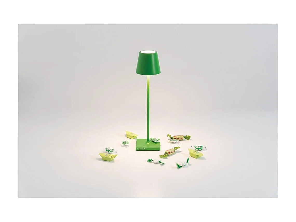 Lampe de table LED Poldina Pro Micro Apple Green, rechargeable et dimmable avec une autonomie allant jusqu'à 12 heures