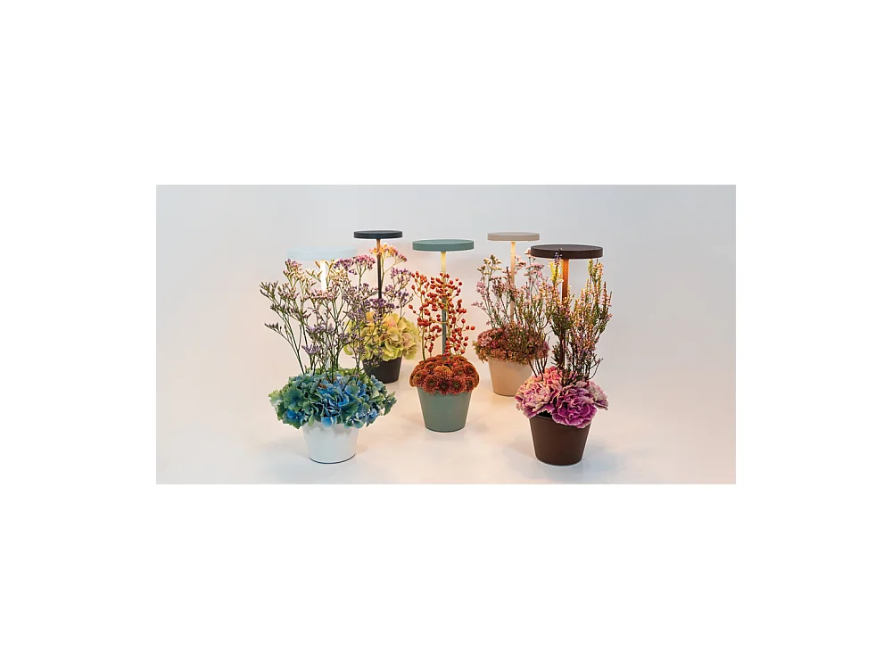 Lámpara de mesa LED recargable y regulable Poldina Reverso Corten con duración de batería de hasta 12 horas. IP65 para exteriores