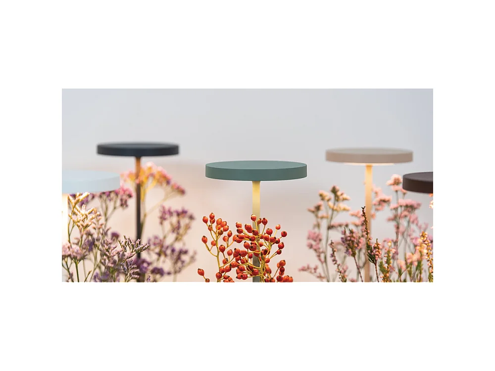 Lampe de table LED Poldina Reverso Corten, rechargeable et dimmable avec une autonomie allant jusqu'à 12 heures. IP65 extérieur