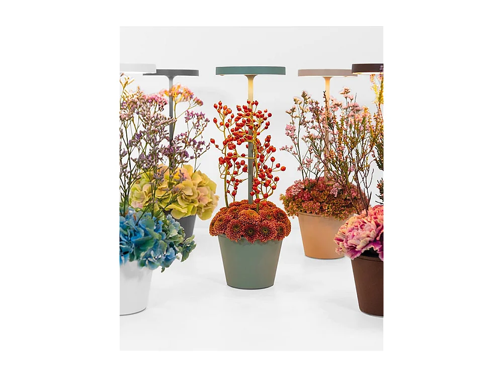 Lampe de table LED Poldina Reverso Corten, rechargeable et dimmable avec une autonomie allant jusqu'à 12 heures. IP65 extérieur