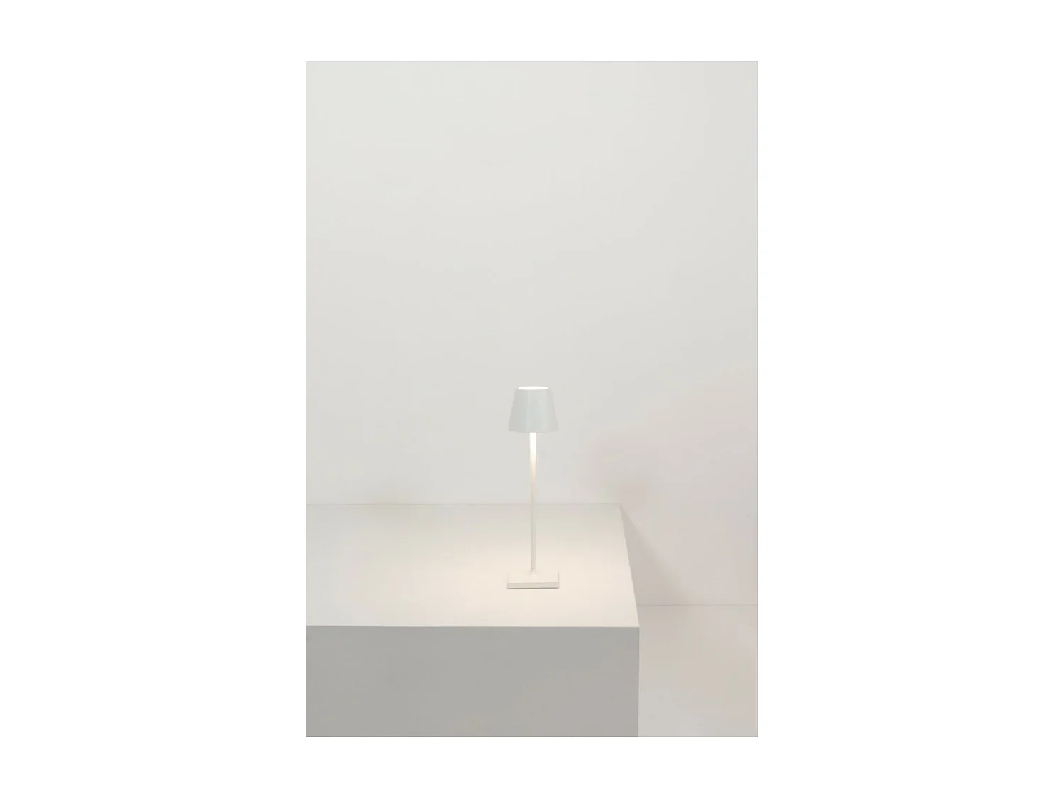 Poldina Pro Micro White oplaadbare en dimbare LED-tafellamp met batterijduur tot 12 uur