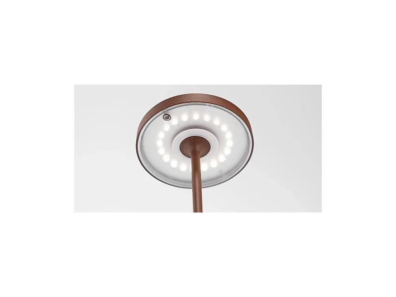 Poldina Reverso Sand LED-Tischleuchte, wiederaufladbar und dimmbar, mit einer Akkulaufzeit von bis zu 12 Stunden. Geeignet für den Außenbereich, IP65.