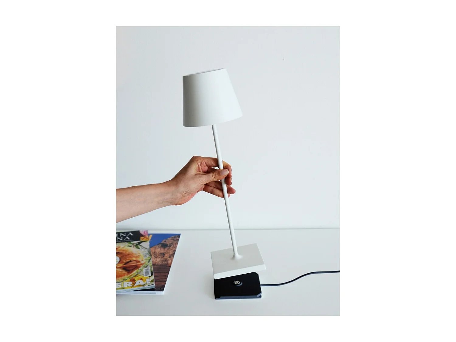 Lampe de table LED Poldina Pro Mini Corten, rechargeable et dimmable avec une autonomie allant jusqu'à 12 heures
