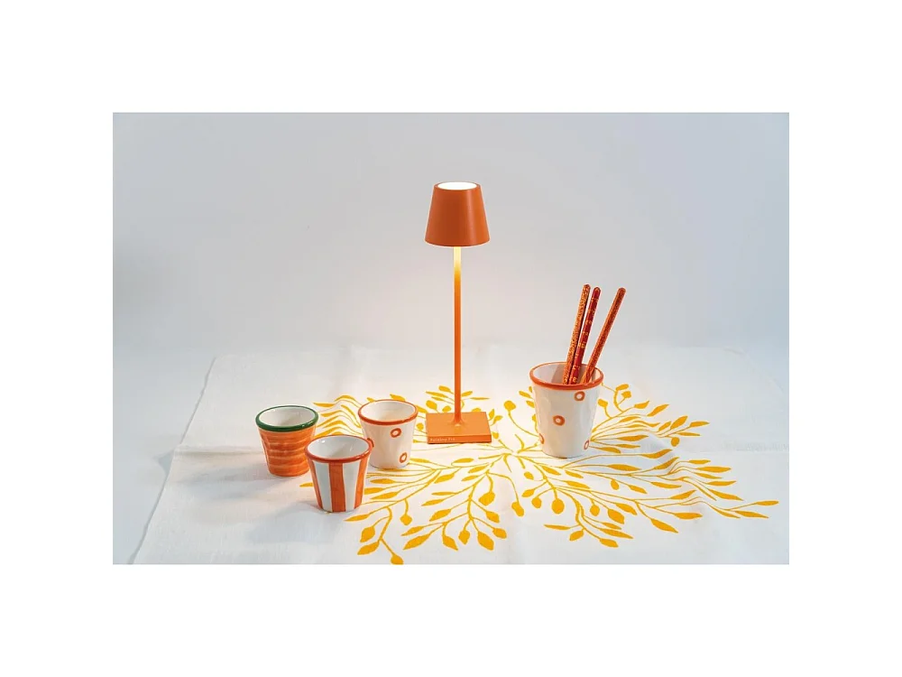 Lampe de table Poldina Pro Micro Orange LED, rechargeable et dimmable avec une autonomie jusqu'à 12 heures