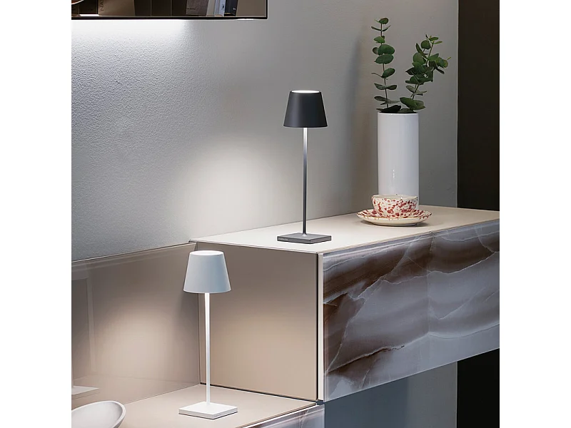 Lampe LED Poldina Pro Blanche rechargeable IP65 usage extérieur, dimmable avec autonomie jusqu'à 12 heures