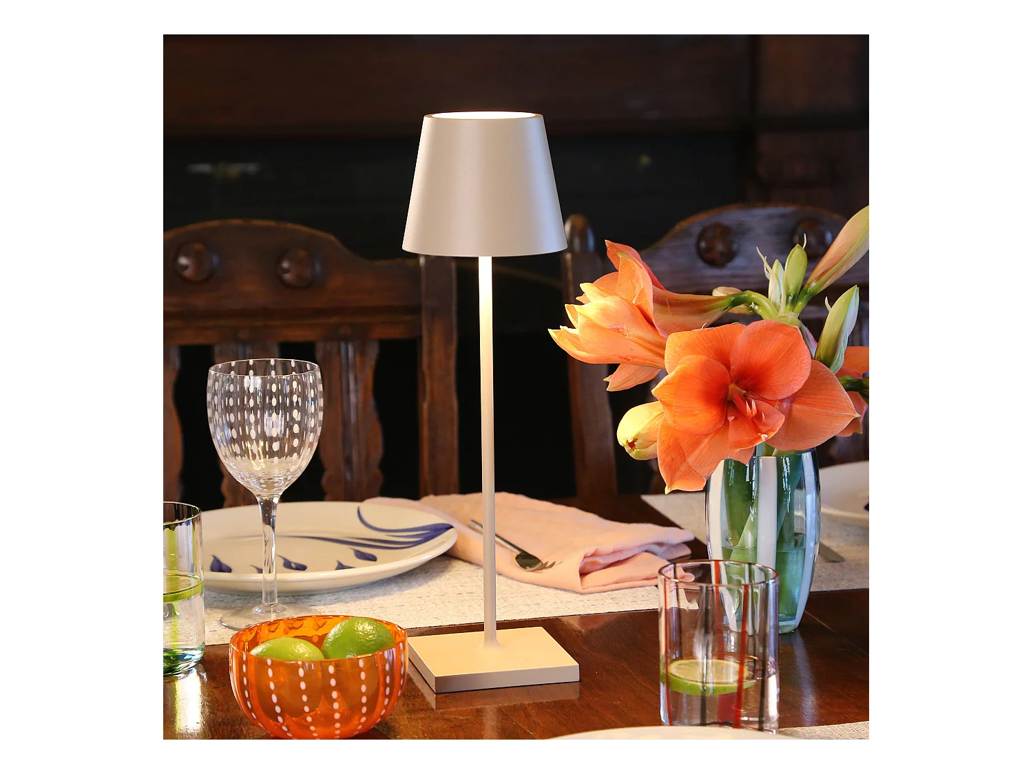 Lampe de table LED Poldina Pro Sabbia, rechargeable et dimmable avec une autonomie jusqu'à 12 heures