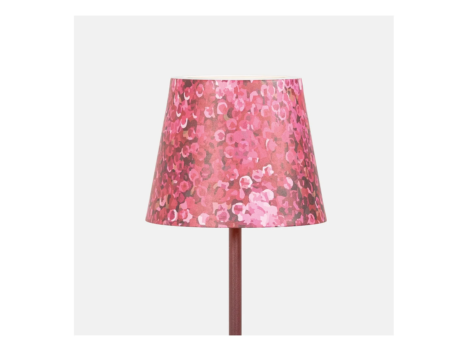 Poldina Pro Bordeaux LED-Tischleuchte, wiederaufladbar und dimmbar, mit einer Akkulaufzeit von bis zu 12 Stunden. Geeignet für den Außenbereich, Schutzart IP65.