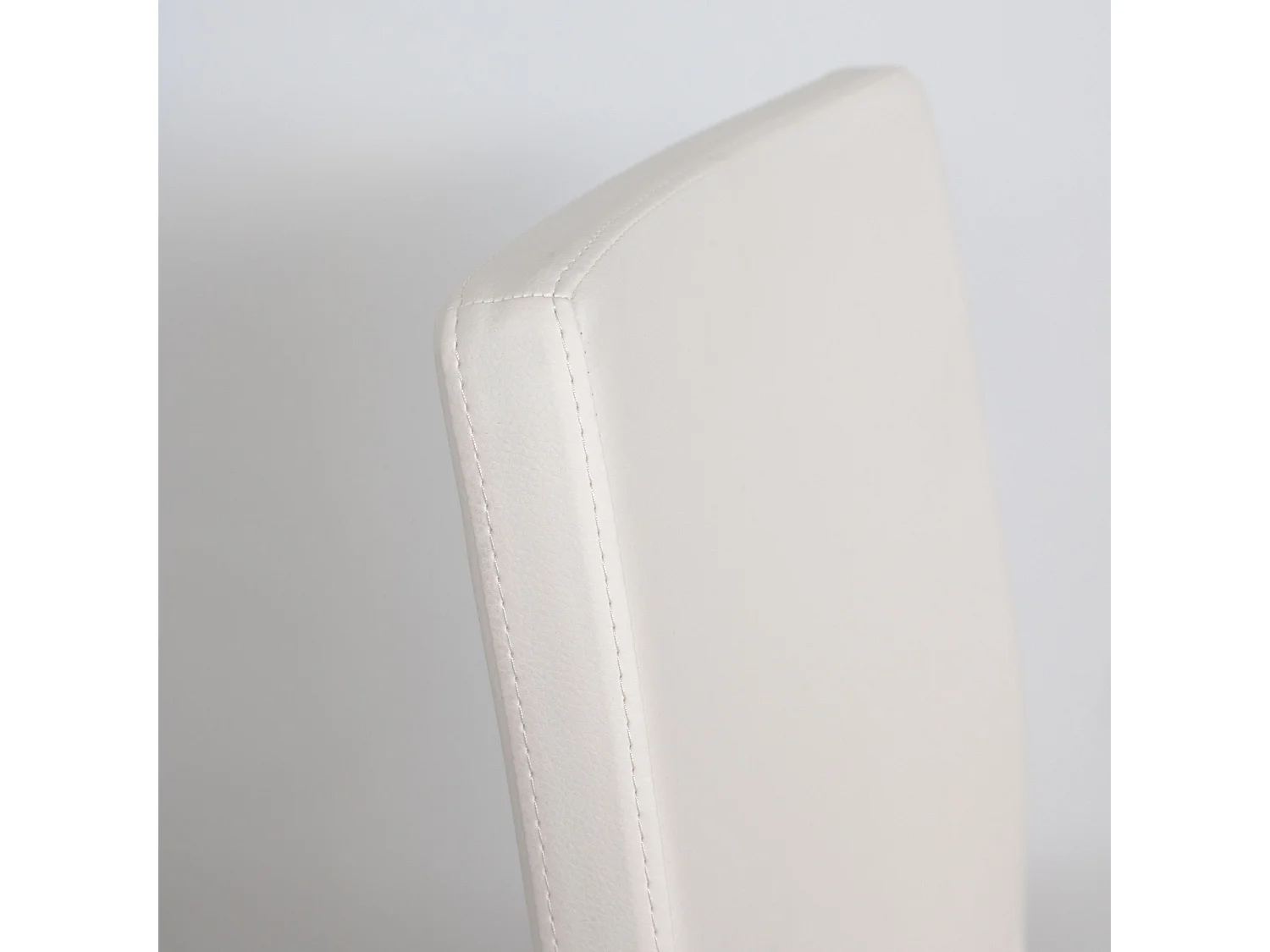 Krzesło Trudy białe nogi biała poduszka 01