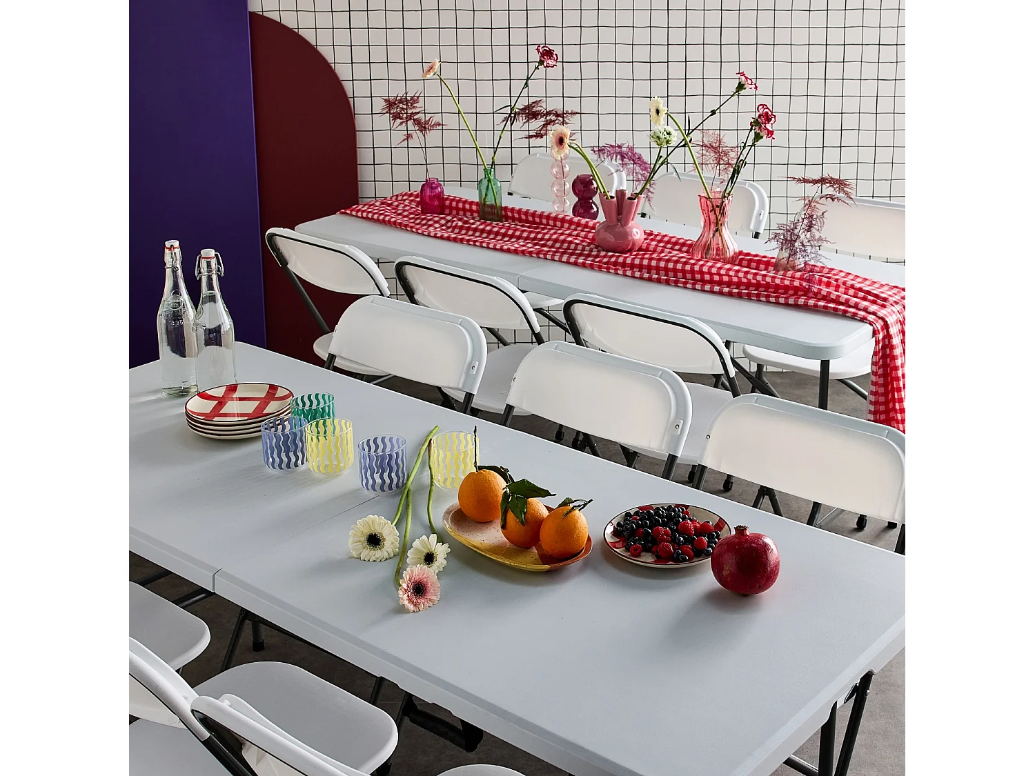 Lot de 2 tables de réception pliables en plastique blanc 180cm + 12 chaises d'appoint. table de camping