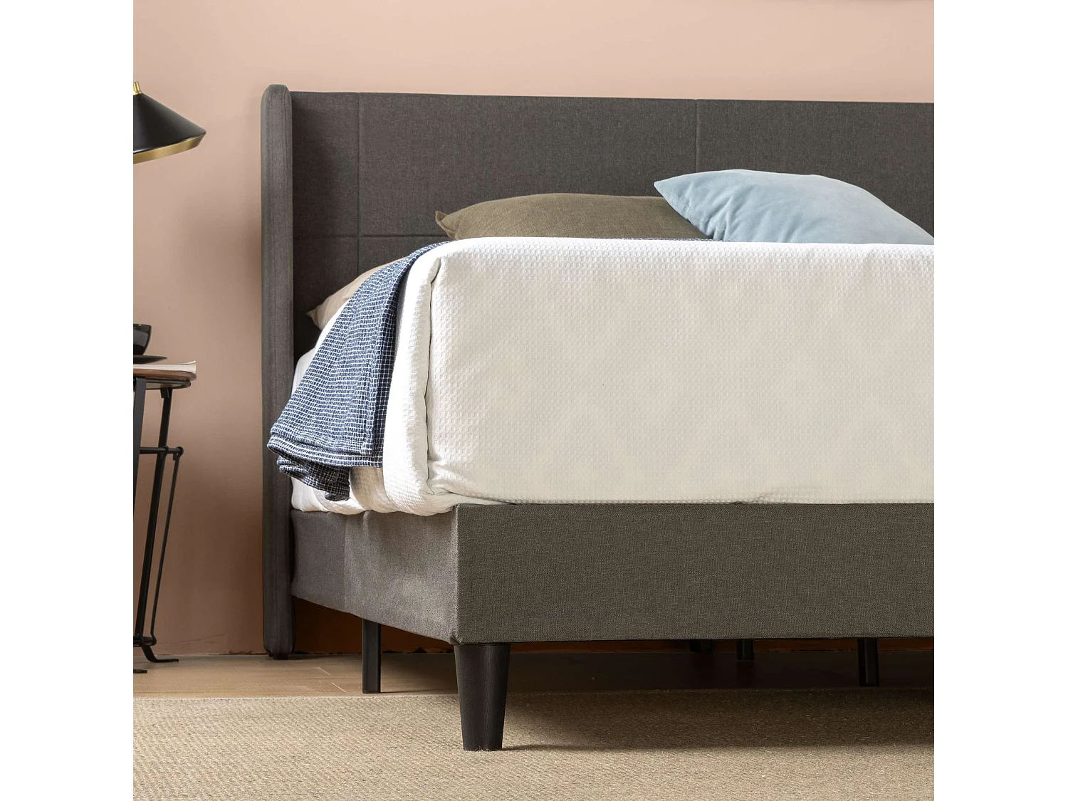 Zinus Sasha 180x200cm - Höhe 25 cm - Gepolstertes plattform-bettgestell mit wingback-kopfteil - Dunkelgrau