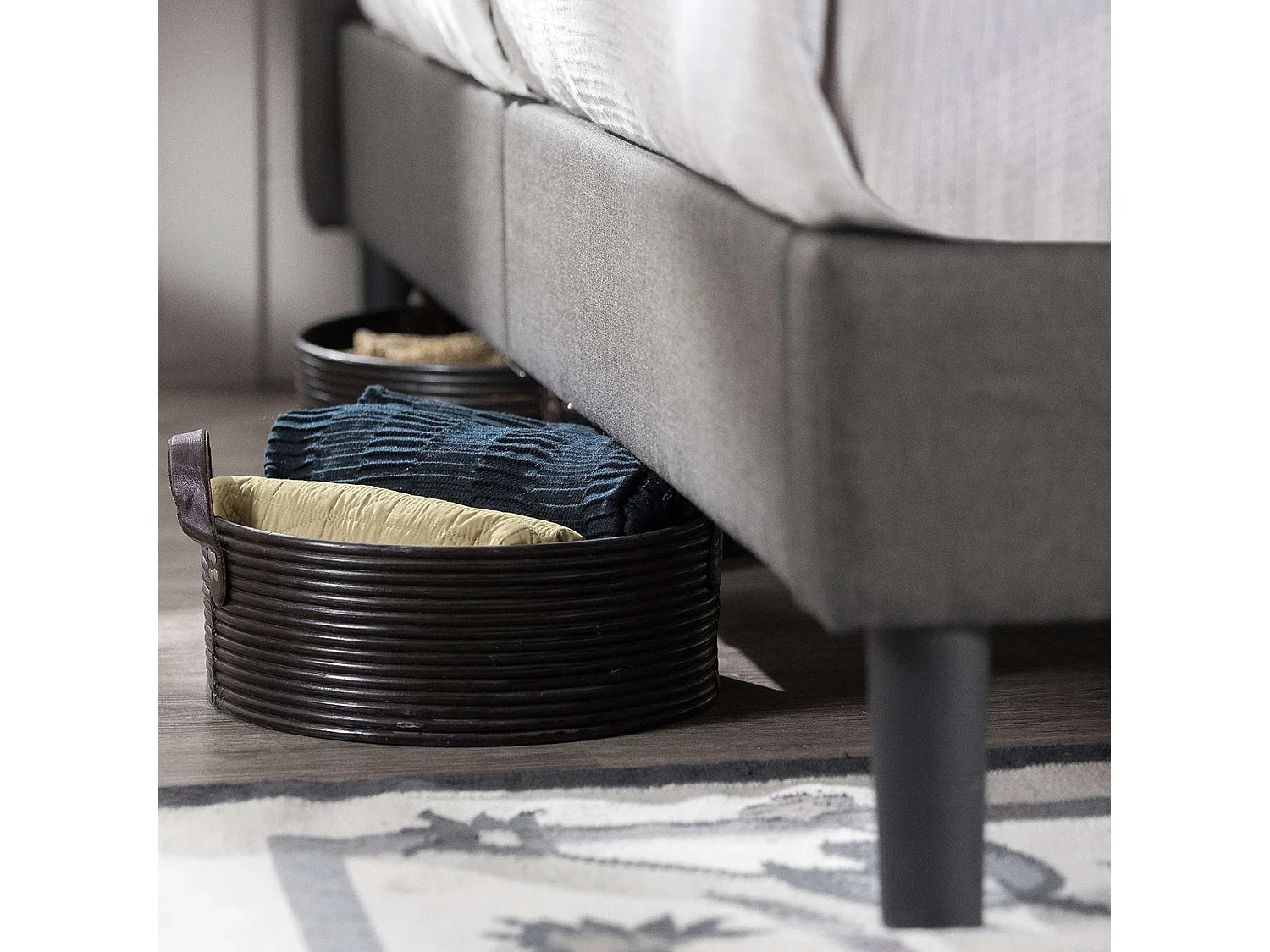 Zinus Dachelle bett 180x200cm - Höhe 31cm - Gepolstertes plattform bettgestell - Dunkelgrau